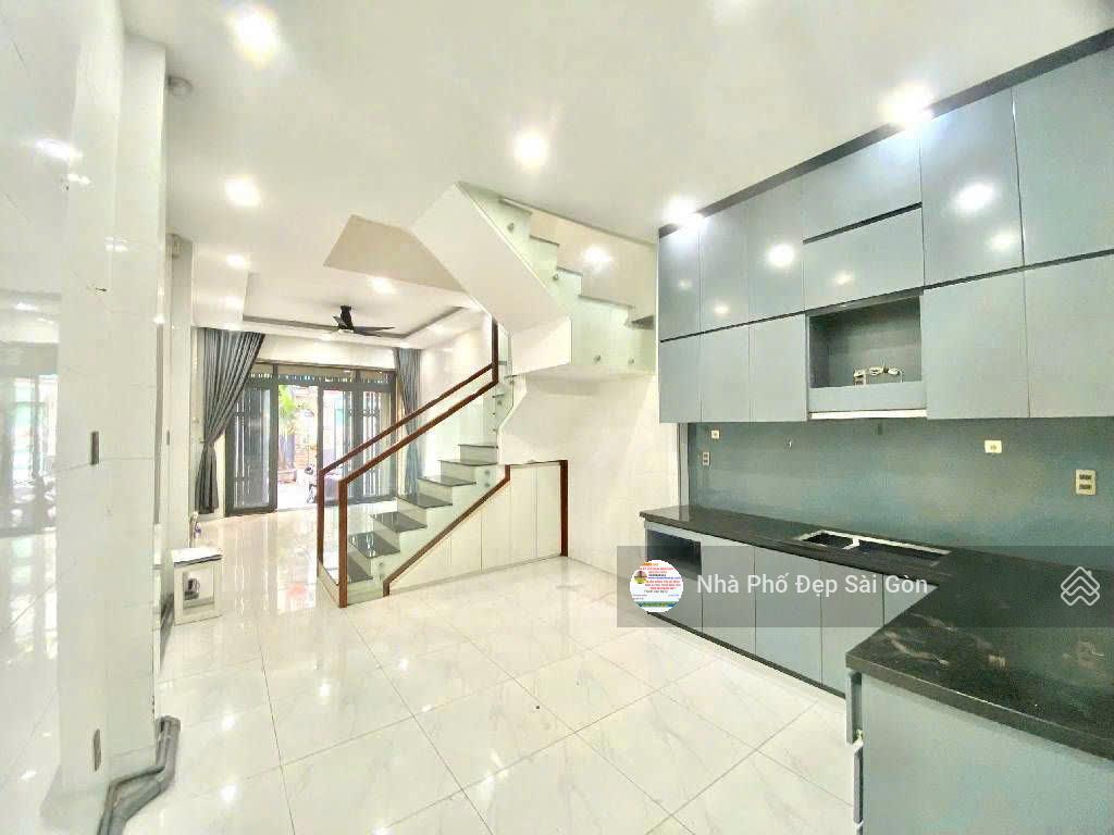 Giảm 1 tỷ bán nhanh, bán gấp nhà hxh 8m tân hươngtân phú.dt 4x14m đúc 3 lầu nhà còn mới chỉ 9.5 tỷ