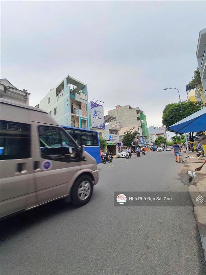 Bán nhà mtkd gò dầu  tân phú.dt 7x32  đúc 4 tấm  vị trí đẹp  gần aoen mall tân phú. nhỉnh 31 tỷ