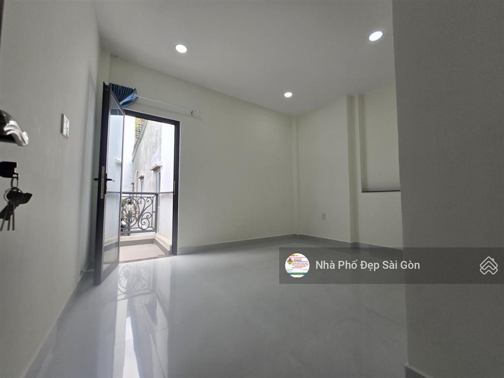 Hẻm nhất chi mai ngay nhà ga t3, tân bình. dt 4x10. đúc 1 lầu mới keng. giá rẻ nhỉnh 4 tỷ