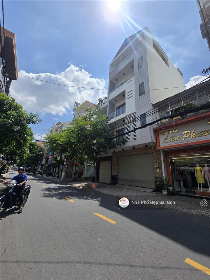 Siêu phẩm ngang khủng 6m  đúc 5 lầu, có thang máy. mt nguyễn hồng đào khu vip bàu cát