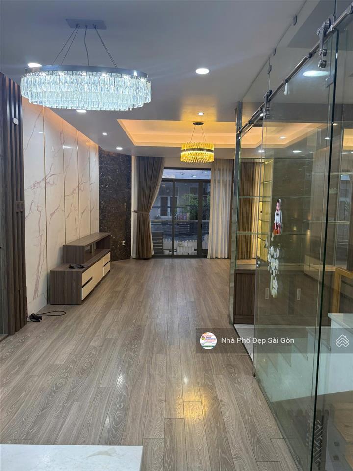 Bán nhà hxh lạc long quân, p9, tân bình. dt 5x14m  đúc 5 tầng nhà đẹp  ntcc