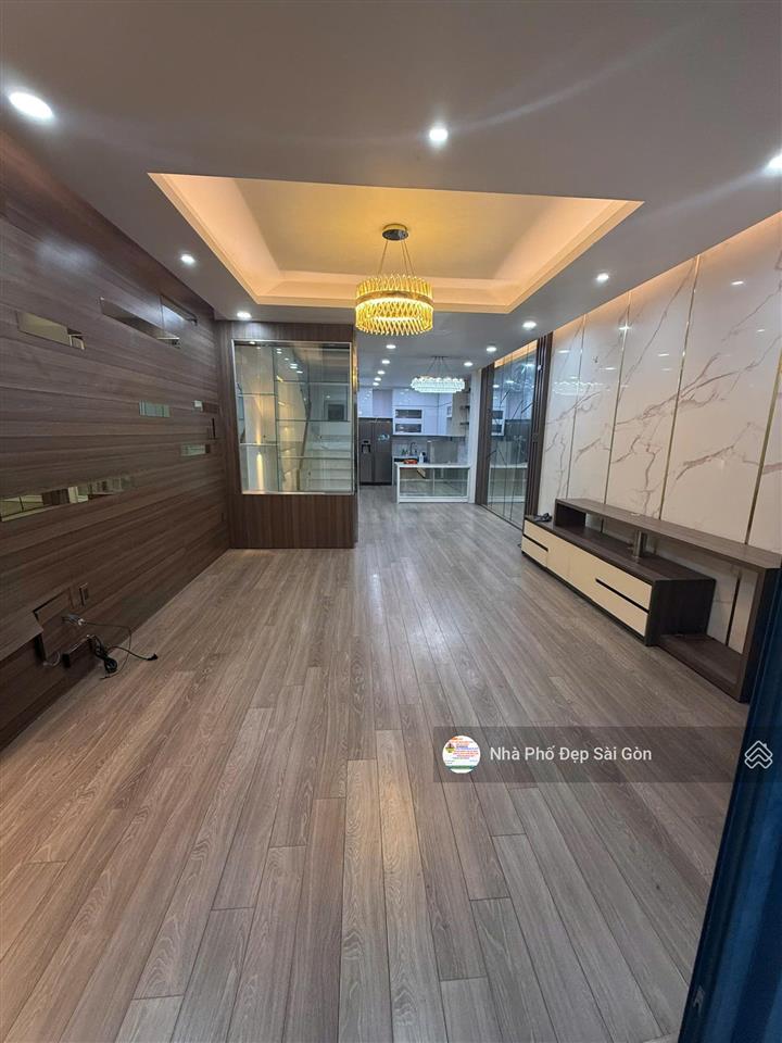 Bán nhà hxh lạc long quân, p9, tân bình. dt 5x14m  đúc 5 tầng nhà đẹp  ntcc