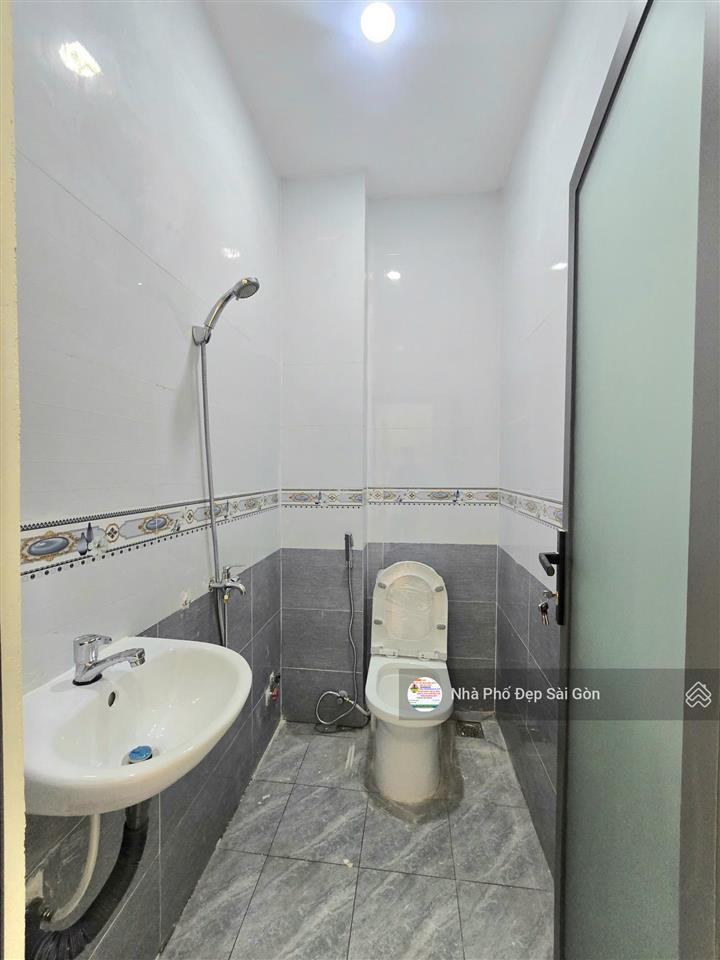 Giảm 600tr  bán nhà hẻm ba vân  khu bàu cát. dt 3x10m  1 lầu mới đẹp ở ngay 2pn, 2wc. 4,888 tỷ