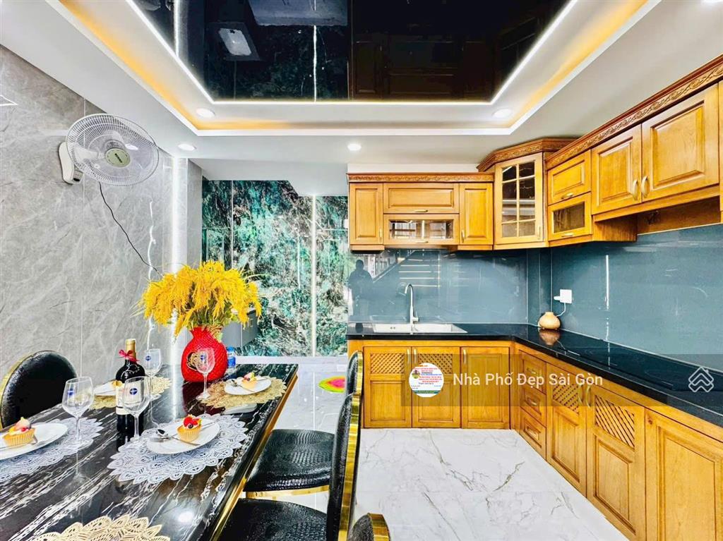 Siêu phẩm mtkd nguyễn văn khối  đúc 6 tầng  6 pn  7 wc  ntcc xịn sò
