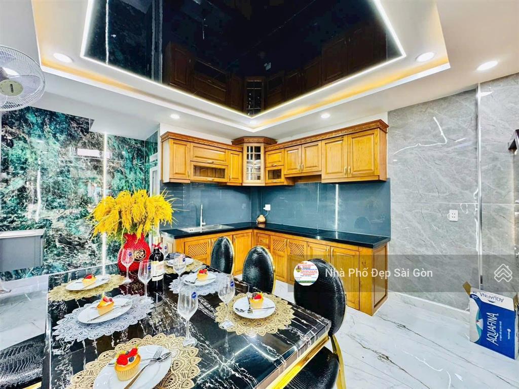 Siêu phẩm mtkd nguyễn văn khối  đúc 6 tầng  6 pn  7 wc  ntcc xịn sò