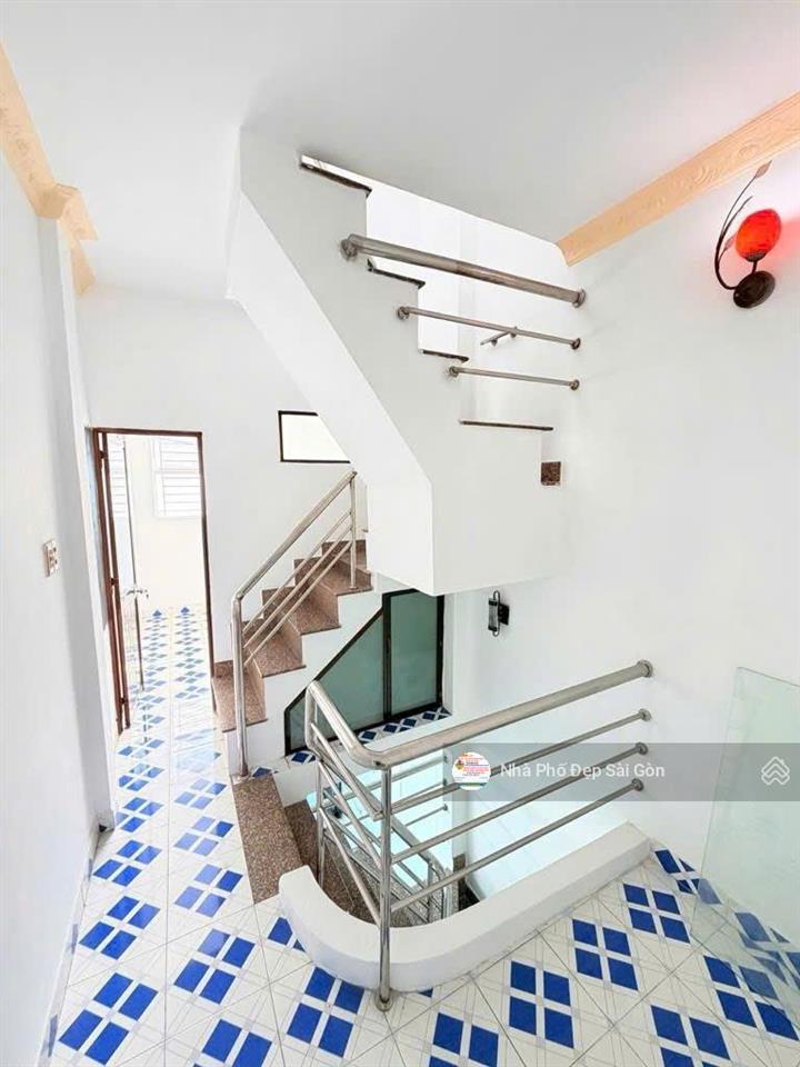 Chỉ nhỉnh 3 tỷ  bán nhà đúc 2 lầu, hẻm 3m trần văn quang, tân bình.