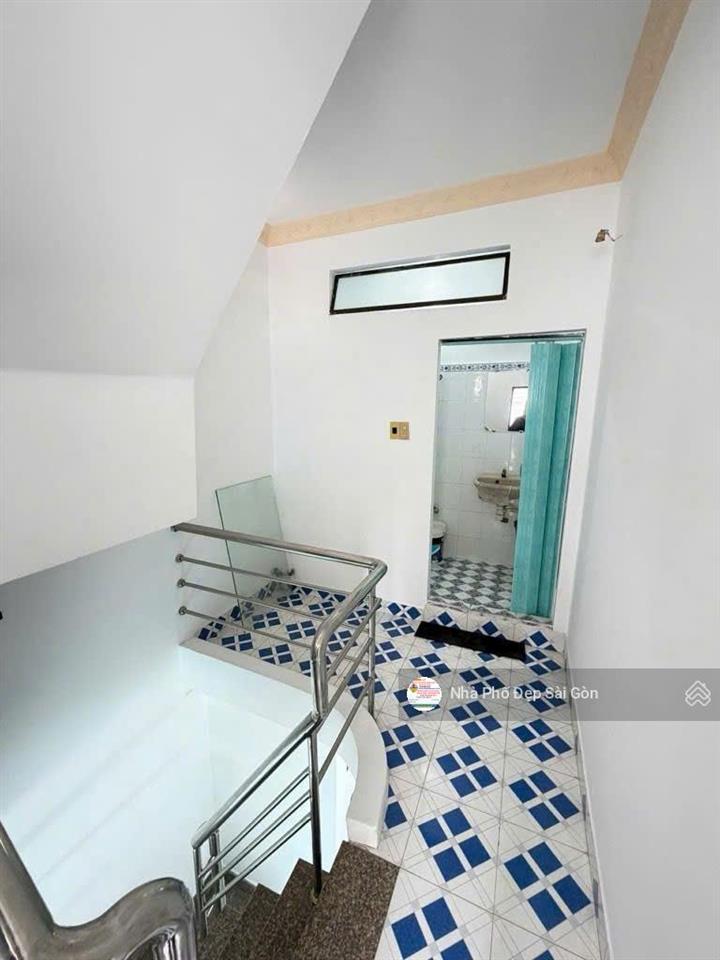 Chỉ nhỉnh 3 tỷ  bán nhà đúc 2 lầu, hẻm 3m trần văn quang, tân bình.
