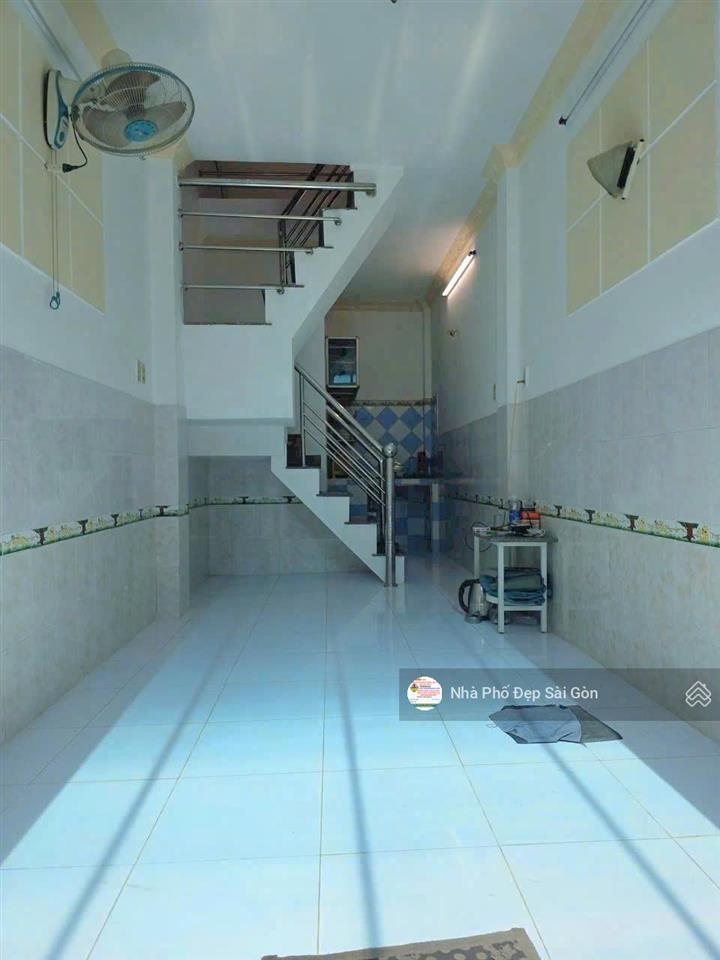 Chỉ nhỉnh 3 tỷ  bán nhà đúc 2 lầu, hẻm 3m trần văn quang, tân bình.