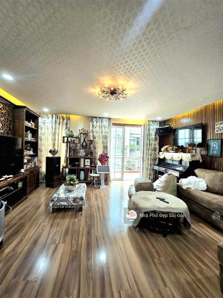 Villa phố hxh 12m đường c1, p13, tân bình. dt 6x15m, đúc 3 lầu, nhà đẹp, nội thất cao cấp