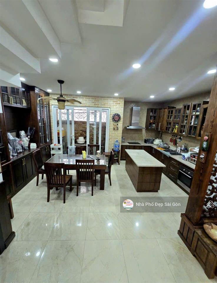 Villa phố hxh 12m đường c1, p13, tân bình. dt 6x15m, đúc 3 lầu, nhà đẹp, nội thất cao cấp