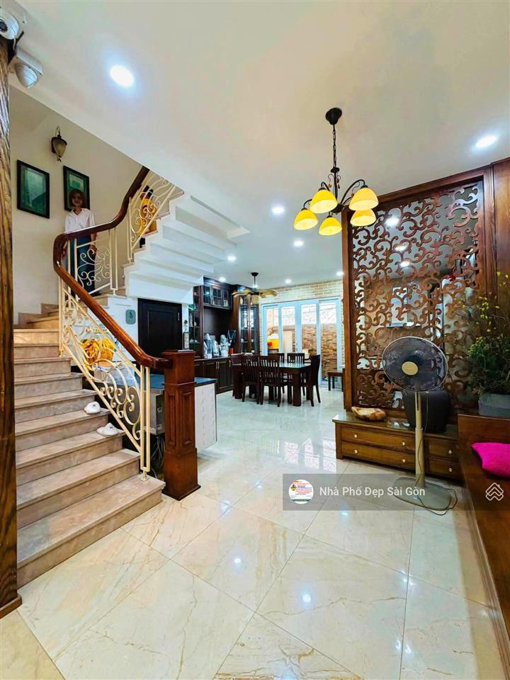 Villa phố hxh 12m đường c1, p13, tân bình. dt 6x15m, đúc 3 lầu, nhà đẹp, nội thất cao cấp