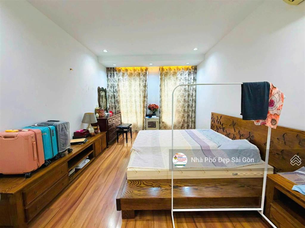 Villa phố hxh 12m đường c1, p13, tân bình. dt 6x15m, đúc 3 lầu, nhà đẹp, nội thất cao cấp