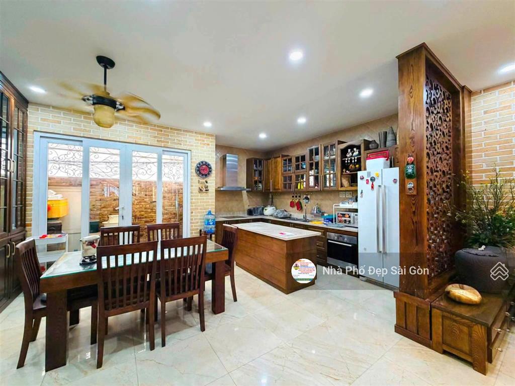 Villa phố hxh 12m đường c1, p13, tân bình. dt 6x15m, đúc 3 lầu, nhà đẹp, nội thất cao cấp
