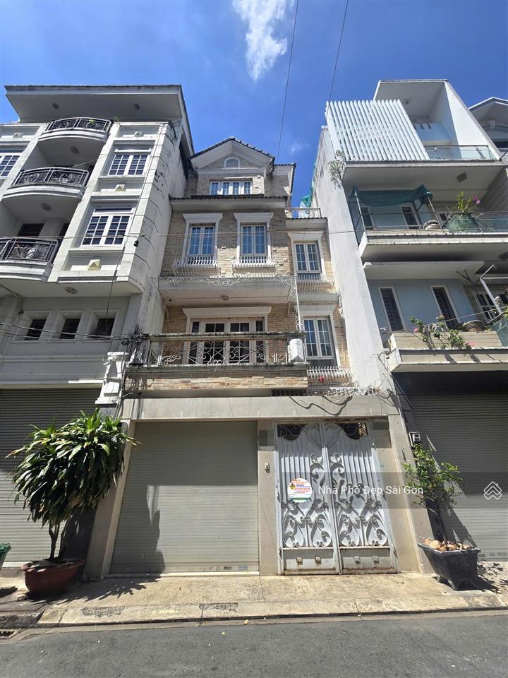 Villa phố hxh 12m đường c1, p13, tân bình. dt 6x15m, đúc 3 lầu, nhà đẹp, nội thất cao cấp