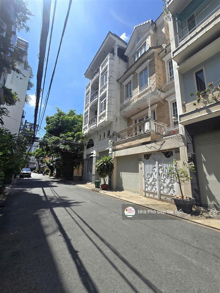 Villa phố hxh 12m đường c1, p13, tân bình. dt 6x15m, đúc 3 lầu, nhà đẹp, nội thất cao cấp