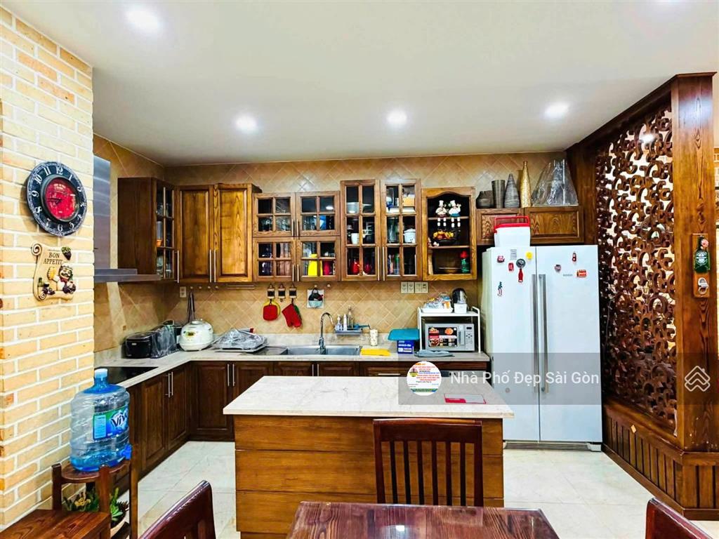 Villa phố hxh 12m đường c1, p13, tân bình. dt 6x15m, đúc 3 lầu, nhà đẹp, nội thất cao cấp