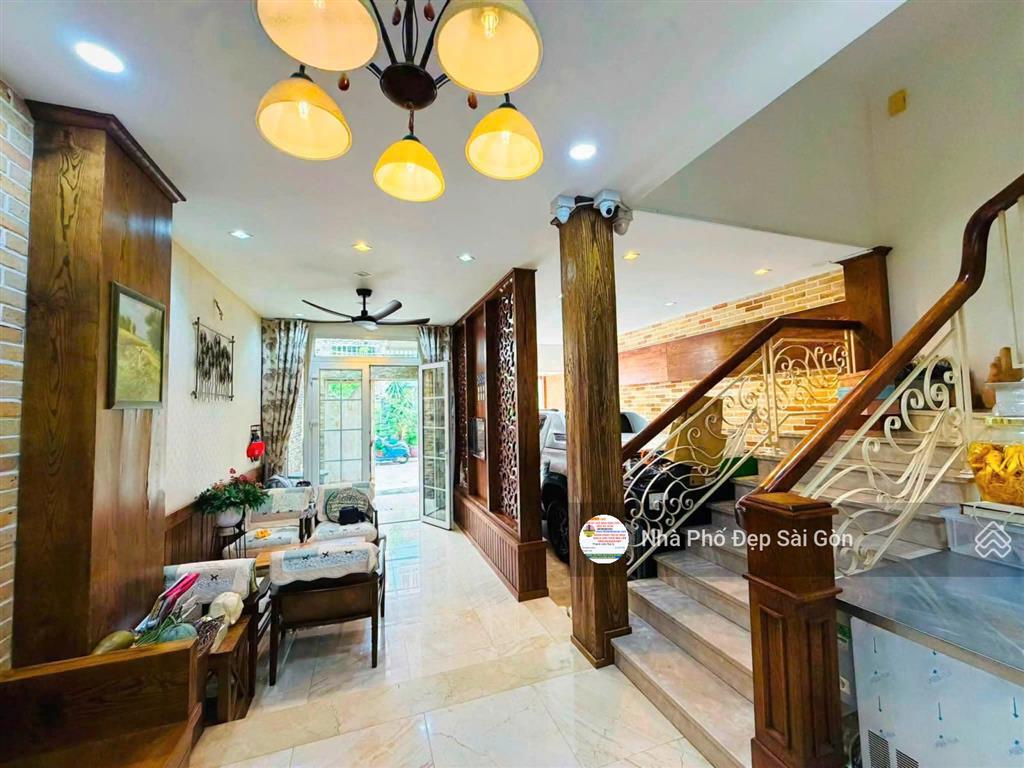 Villa phố hxh 12m đường c1, p13, tân bình. dt 6x15m, đúc 3 lầu, nhà đẹp, nội thất cao cấp