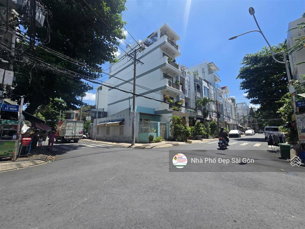 Bán siêu phẩm căn góc 2mt đường lê niệm, tân phú. dt 18x4.1m, dtcn 73m2, mt rộng lên tới 18m kd tốt
