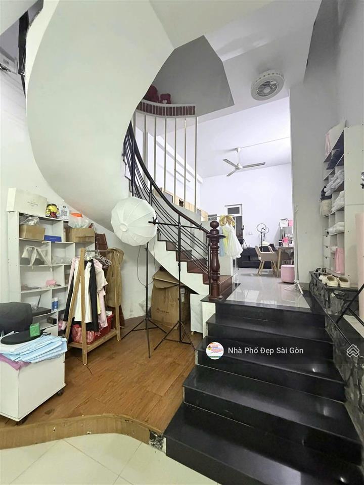 Bán nhà nguyễn hữu tiến, tân phú. dt 4x14m đúc 1 lầu  nhà sạch sẽ đẹp ở ngay. giá rẻ 5.5 tỷ