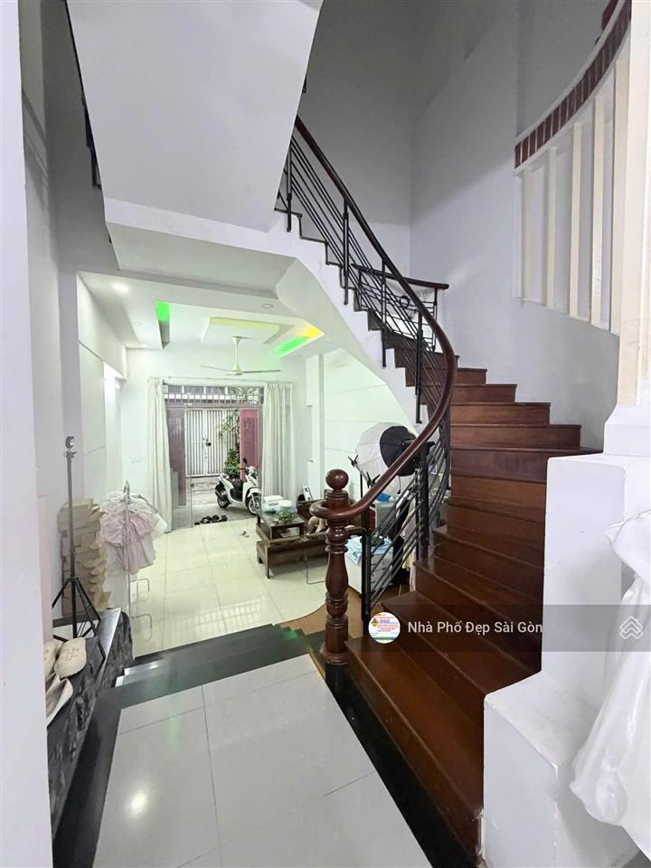 Bán nhà nguyễn hữu tiến, tân phú. dt 4x14m đúc 1 lầu  nhà sạch sẽ đẹp ở ngay. giá rẻ 5.5 tỷ