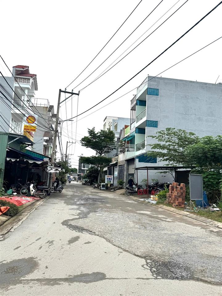 10 triệu/tháng  nhà 2 lầu 4 phòng ngủ 3wc nguyễn duy trinh cạnh chợ long trường