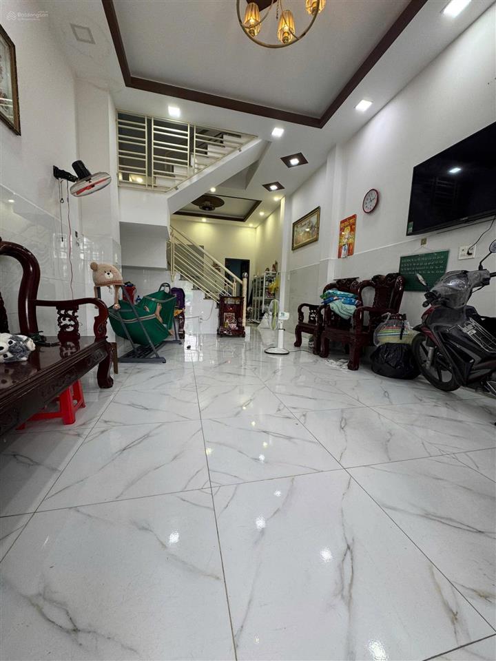 10 triệu/tháng  nhà 2 lầu 4 phòng ngủ 3wc nguyễn duy trinh cạnh chợ long trường