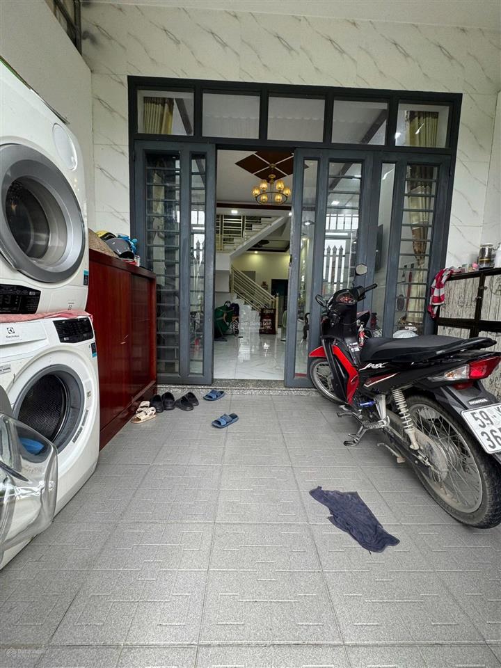 10 triệu/tháng  nhà 2 lầu 4 phòng ngủ 3wc nguyễn duy trinh cạnh chợ long trường