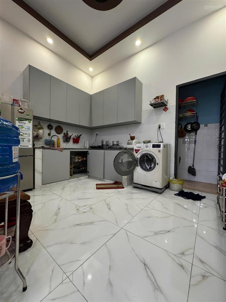 10 triệu/tháng  nhà 2 lầu 4 phòng ngủ 3wc nguyễn duy trinh cạnh chợ long trường