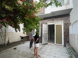 7 triệu/tháng  nhà 1 trệt 1 lầu 2 phòng ngủ 3wc sân rộng rãi kdc trường lưu cách vinhome 10p