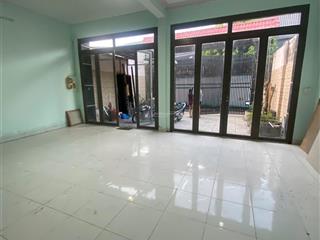 15 triệu/tháng  nhà ( 8 x 20m ) 2 lầu 160m2 sân rộng xe hơi lò lu gần khu công nghệ cao, vinhome