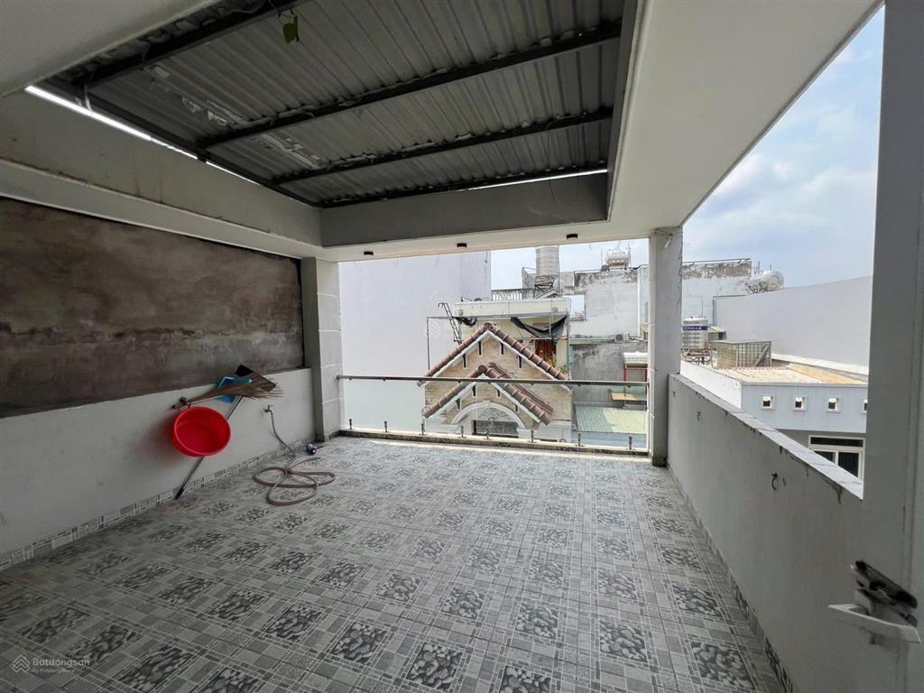 8.5 triệu/tháng  nhà có gara xe hơi 3 lầu 3 phòng ngủ có nội thất trường lưu gần chợ long trường