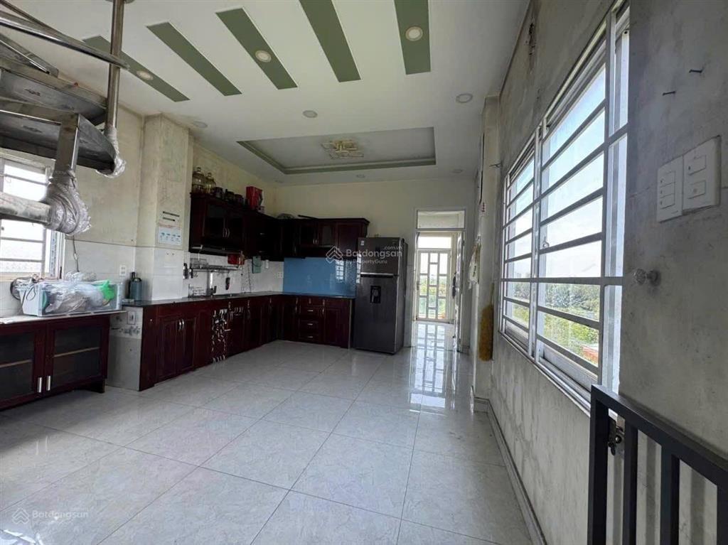 8.5 triệu/tháng  nhà có gara xe hơi 3 lầu 3 phòng ngủ có nội thất trường lưu gần chợ long trường