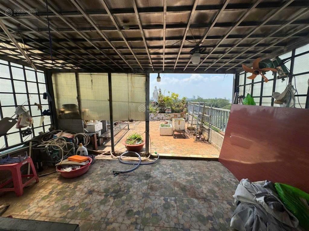 8.5 triệu/tháng  nhà có gara xe hơi 3 lầu 3 phòng ngủ có nội thất trường lưu gần chợ long trường