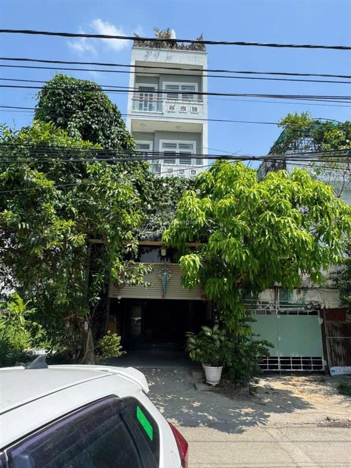 8.5 triệu/tháng  nhà có gara xe hơi 3 lầu 3 phòng ngủ có nội thất trường lưu gần chợ long trường