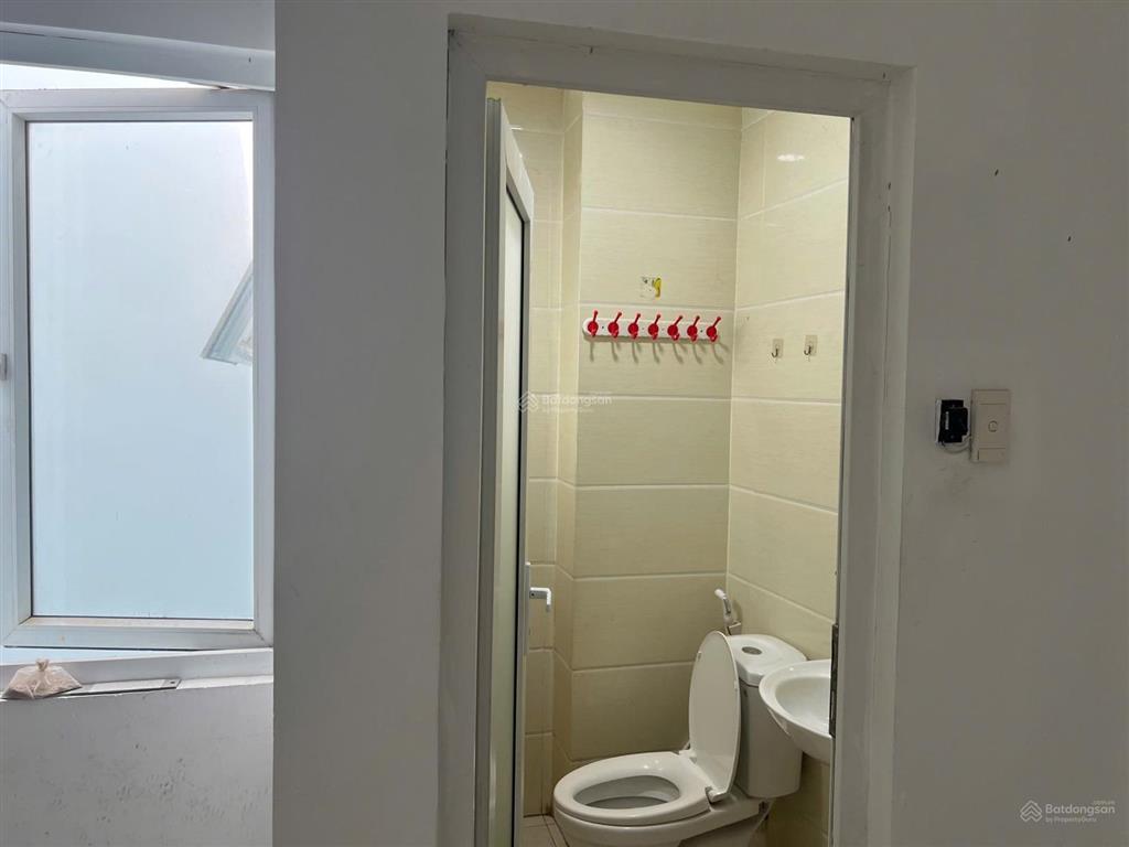 10 triệu/tháng  nhà full nội thất 1 trệt 2 lầu 1 tum sân thượng 4 phòng ngủ 4wc lã xuân oai