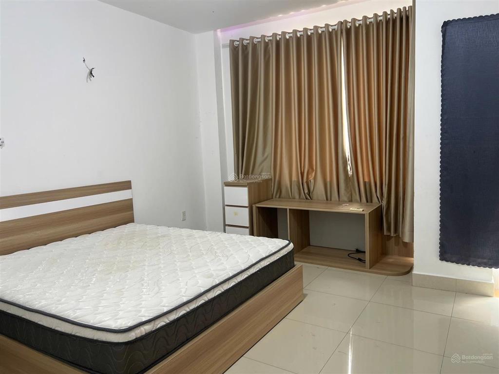 10 triệu/tháng  nhà full nội thất 1 trệt 2 lầu 1 tum sân thượng 4 phòng ngủ 4wc lã xuân oai