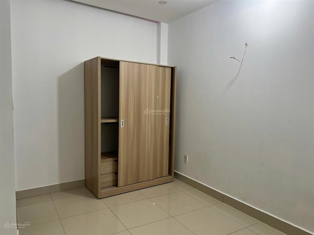 10 triệu/tháng  nhà full nội thất 1 trệt 2 lầu 1 tum sân thượng 4 phòng ngủ 4wc lã xuân oai