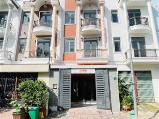 11 triệu/tháng  nhà sạch sẽ 1 trệt 2 lầu ( 5 x 16m ) 4 phòng trường lưu đối diện xông viên mát mẻ