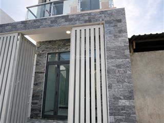 6 triệu/tháng  nhà 1 trệt 1 lầu 2 phòng ngủ 2wc có máy lạnh đường xe hơi trường lưu, q.9