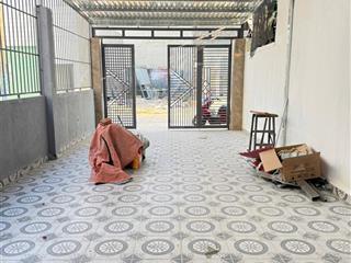 7 triệu/tháng  nhà mới xây 1 trệt 1 lửng có sân rộng để xe hơi mặt tiền hẻm 1 xẹt võ văn hát, q.9