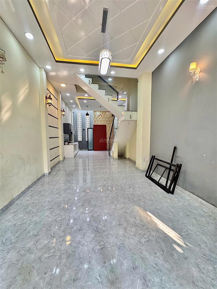 10 triệu/tháng  nhà sạch sẽ 2 lầu 4 phòng ngủ 4wc riêng đường 9m lò lu gần vinhome, kcn cao