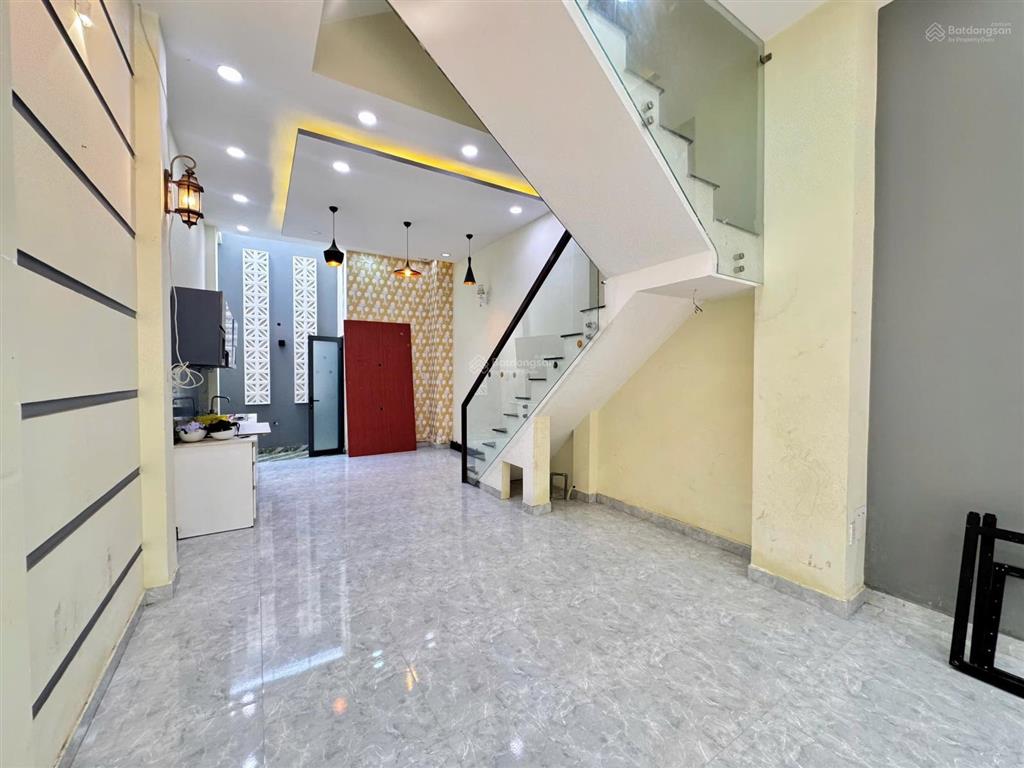 10 triệu/tháng  nhà sạch sẽ 2 lầu 4 phòng ngủ 4wc riêng đường 9m lò lu gần vinhome, kcn cao