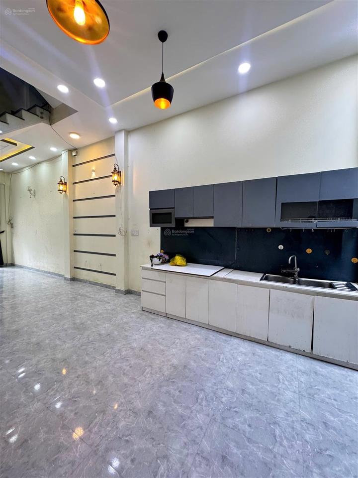 10 triệu/tháng  nhà sạch sẽ 2 lầu 4 phòng ngủ 4wc riêng đường 9m lò lu gần vinhome, kcn cao