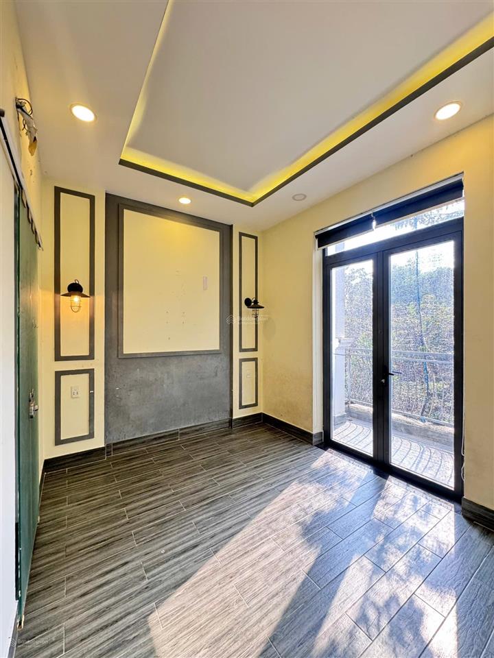 10 triệu/tháng  nhà sạch sẽ 2 lầu 4 phòng ngủ 4wc riêng đường 9m lò lu gần vinhome, kcn cao