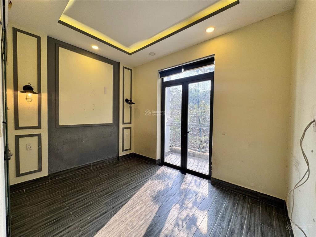 10 triệu/tháng  nhà sạch sẽ 2 lầu 4 phòng ngủ 4wc riêng đường 9m lò lu gần vinhome, kcn cao