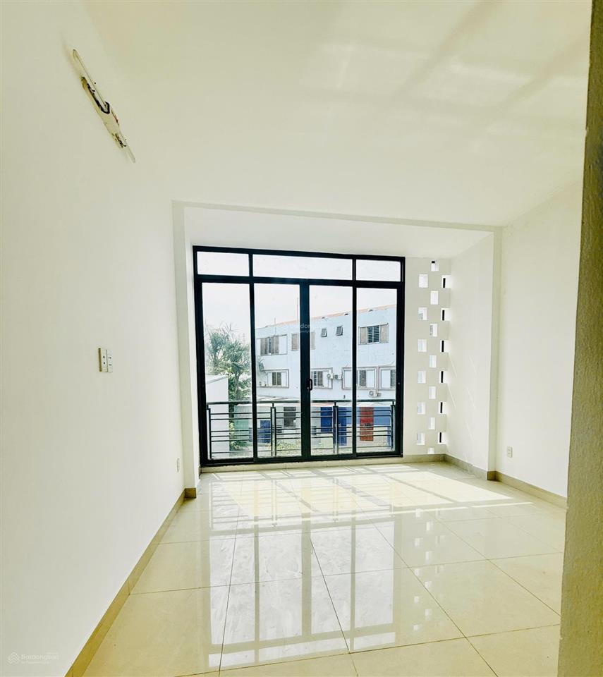 12 triệu/tháng  nhà sạch sẽ 2 lầu 3 phòng ngủ 4wc riêng gò cát, p.phú hữu gần quận 2