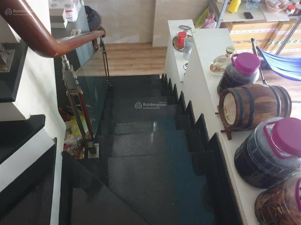 8 triệu/tháng  nhà 2 tầng 3 phòng ngủ hẻm xe hơi võ văn hát gần khu công nghệ cao   thành đông