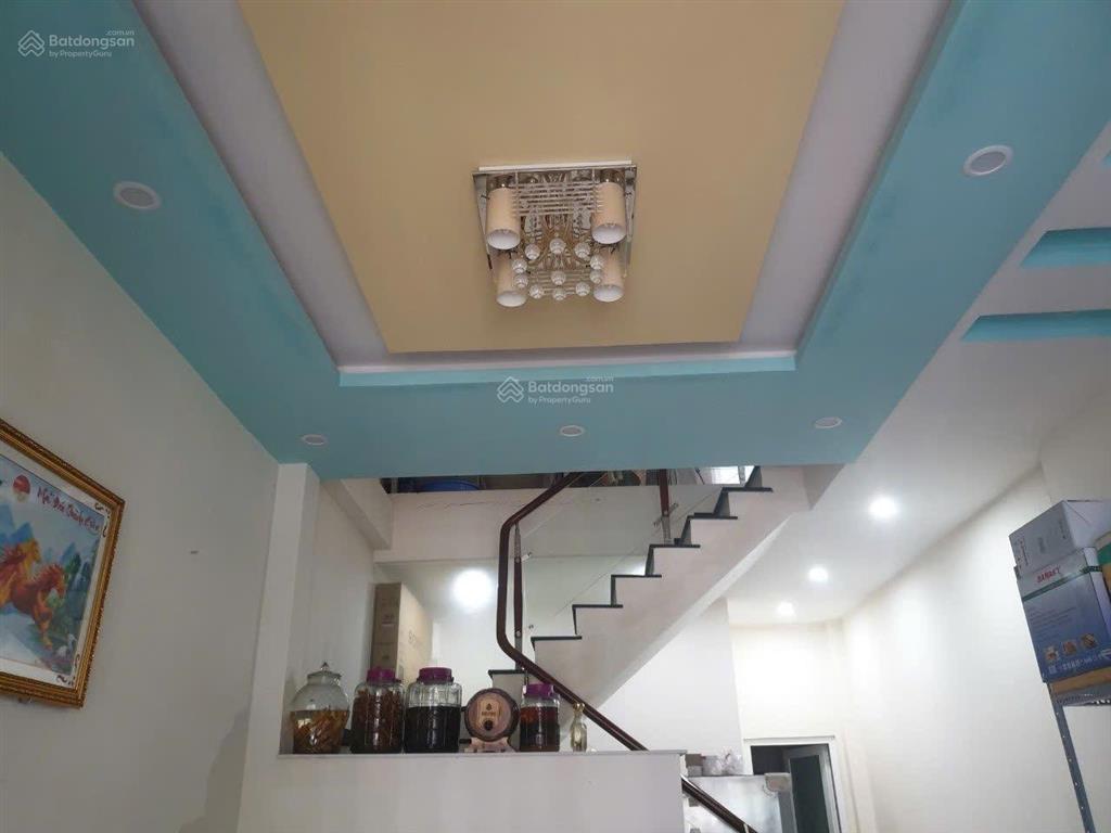 8 triệu/tháng  nhà 2 tầng 3 phòng ngủ hẻm xe hơi võ văn hát gần khu công nghệ cao   thành đông
