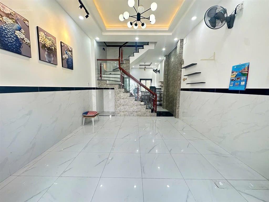 12 triệu/tháng  nhà 2 lầu 4 phòng bưng ông thoàng gần global city   thành đông