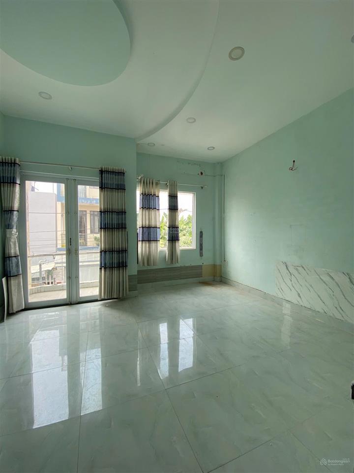 9 triệu/tháng  nhà 2 lầu 4 phòng ngủ hẻm xe hơi ngay ngã 3 nguyễn duy trinh  lã xuân oai